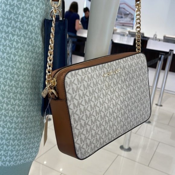 Michael Kors Jet Set Item Large East West Zip Crossbody Vanilla - Picture 15 of 16